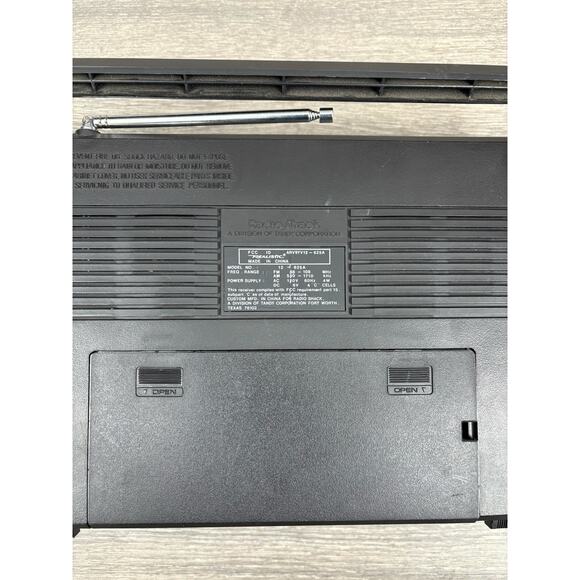 Realistic Radio Shack 12-625A FM AM Portable AC DC Radio TESTED Retro Vintage - Picture 5 of 7